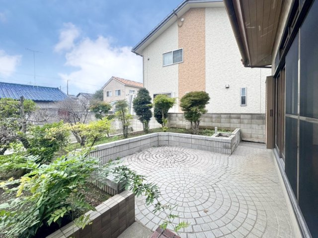 ■外観｜｜お庭から季節の移ろいを感じることが出来ます♪一年中飽きることなく住みながら楽しめる住まいです♪