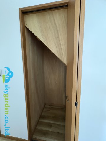 階段下を利用した収納