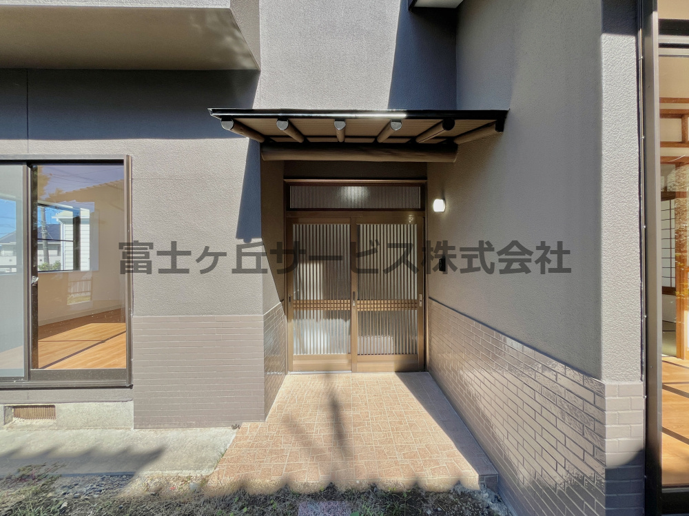 落ち着いた玄関です