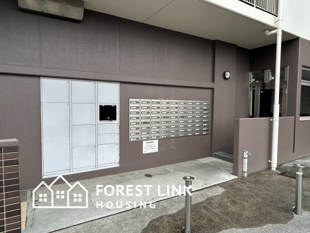 宅配BOXがあるので、不在でも荷物が受け取れます。