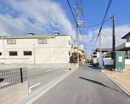 前面道路含む現地写真です