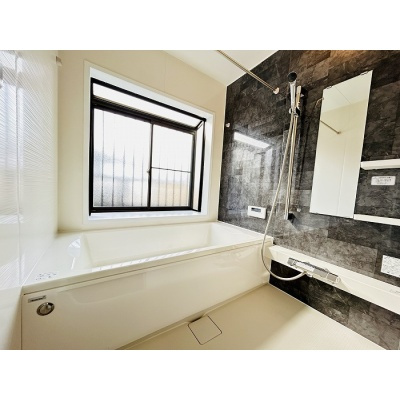 広さに余裕のある浴槽で、心も体もゆったりできますよ♪*