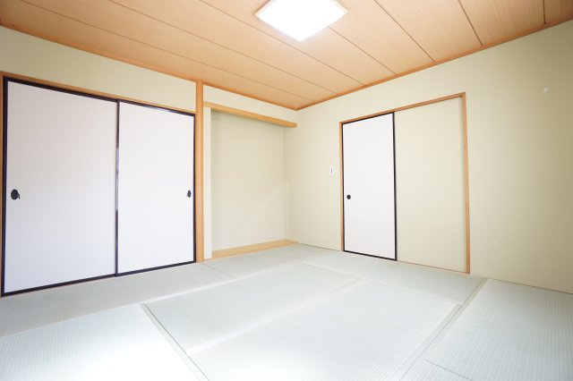 約8帖の和室です！床の間付きで来客用としても使用できます♪