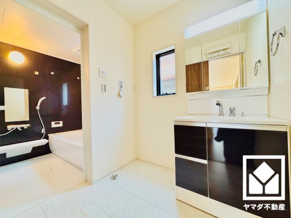 【草津市草津町　2期　2号棟の洗面】