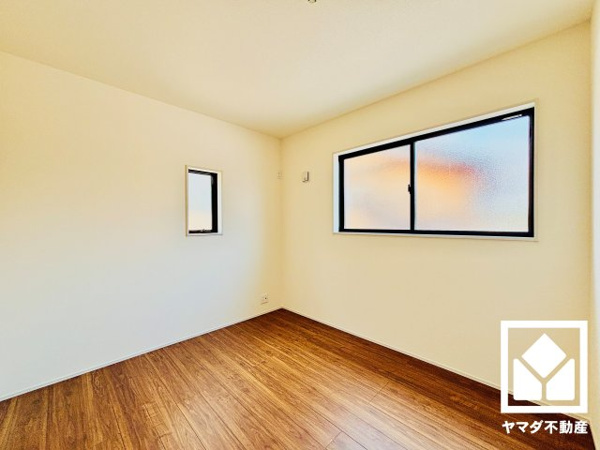 【草津市草津町　2期　2号棟の洋室】
