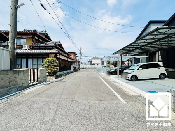 【草津市草津町　2期　2号棟の前面道路含む現地写真】