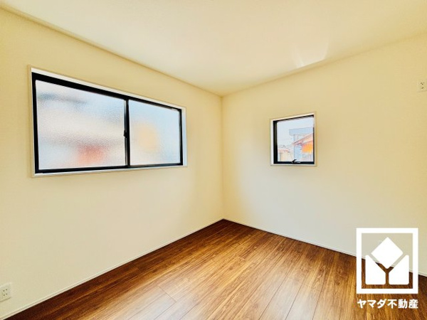 【草津市草津町　2期　2号棟の洋室】