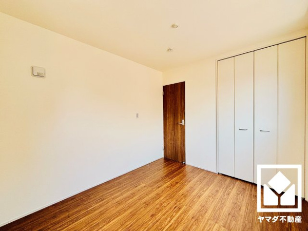 【草津市草津町　2期　2号棟の洋室】