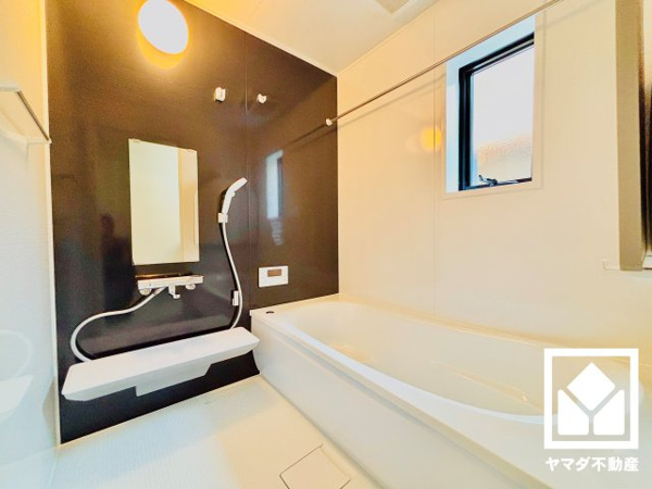 【草津市草津町　2期　2号棟の浴室】