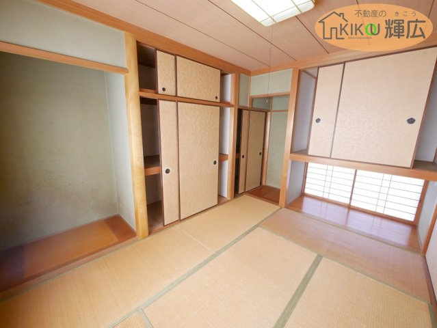 1F和室は約6畳ございます。押し入れ付きですので客間としても最適ですね。