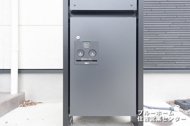 宅配ボックスが有りますので、お忙しい方でもお荷物の受取が可能です♪