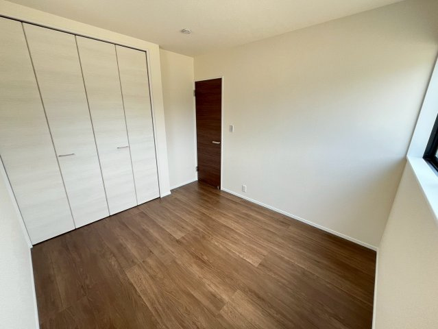 子ども部屋に好適なお部屋。内装が明るい色なのでお好みのお部屋にできます。