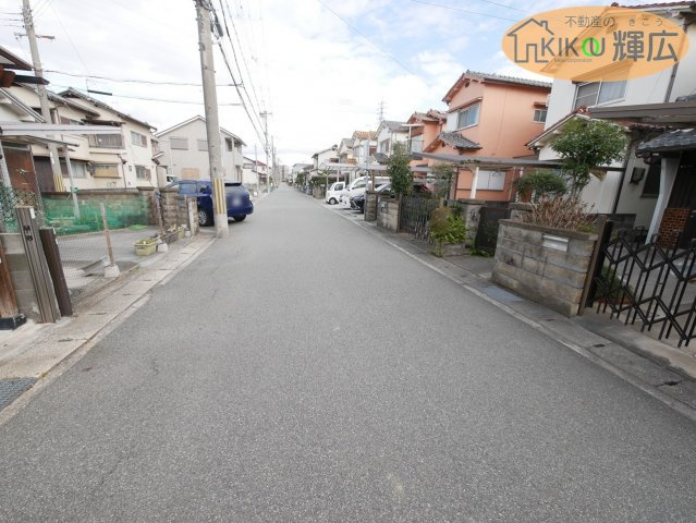 前面道路は広々としておりますので、お車の運転が苦手な方でも安心ですね。