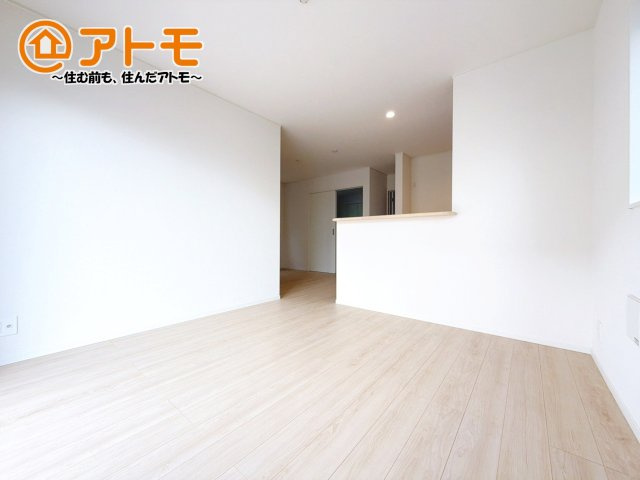 広々と開放的なLDKは、家族が自然と集まる広さ♪お子様のリビング学習にもピッタリ♪