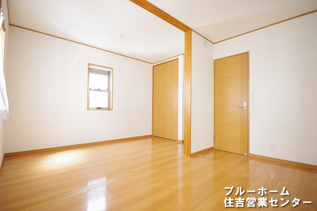このまま広々とした主寝室での利用や仕切りを作ることでお部屋の追加も可能！