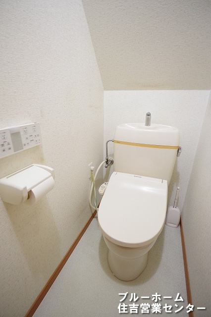 温水洗浄便座付きのトイレです！