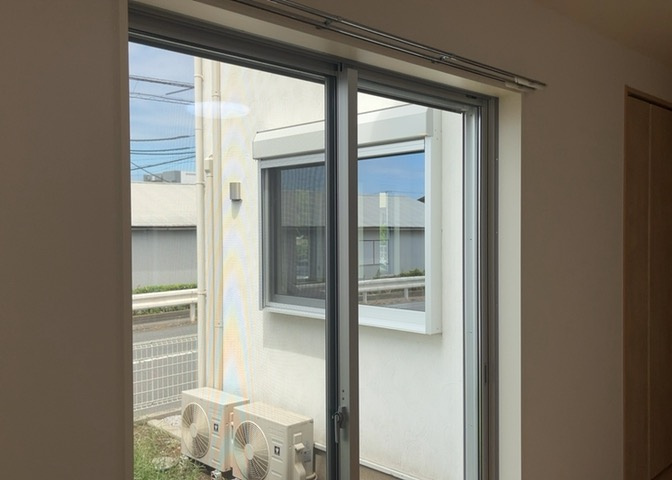 2026年6月に壁クロスや全室の内装補修・クリーニングを施しており、新築のような美しさに整えられています。断熱性や遮音性に配慮されたサッシや内装仕様になっており、年間を通じて快適に過ごせます。