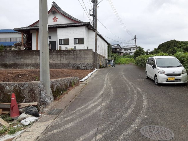 かなり広い前面道路