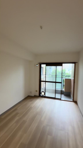 【洋室】東側バルコニーに面したお部屋です☆