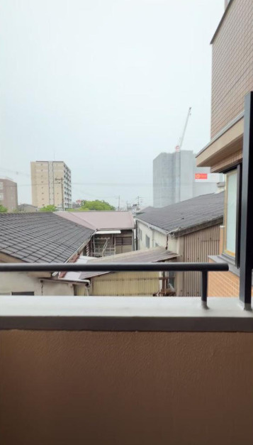 東向きのバルコニーです☆