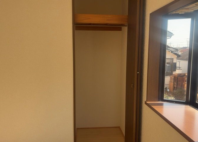 デザイン性を重視しすぎて収納が少なかった！なんてことにならないため、事前に現地で収納の数を確認しておくことをお勧めします。クローゼット以外にも床下収納や屋根裏収納、パントリーなどもチェックしましょう。