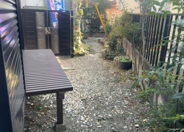 庭があることでガーデニングや家庭菜園はもちろん、こどもの遊び場やペットを放して遊ぶことができます。また、家の周囲に余裕があるということです。隣地との間があれば、十分な日当たりと、風通しが確保できます。