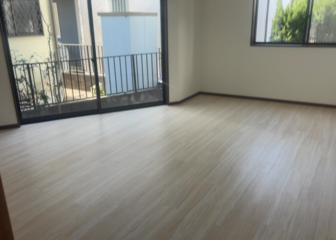 L型アイランドタイプは、キッチンからダイニングにもリビングにも目が行き届くので、とても使いやすい配置です。L字型独立タイプは、キッチンを独立させてるためLDKというよりもLDといった様なイメージです。