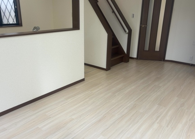 ダイニングにはダイニングテーブルセットなどを置くことが多く、間取りにおいて「D」と略記されますが、食事を作るときの作業場として使用したり、朝食を食べたりするときだけに使われるケースも少なくありません。