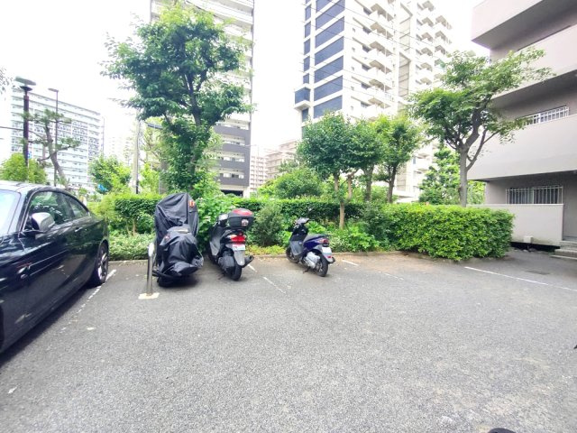 【バイク置き場】