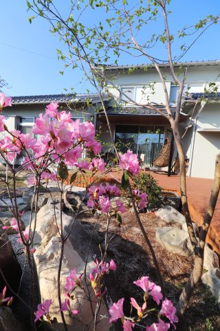 季節の移ろいを感じる魅力的な庭です♪