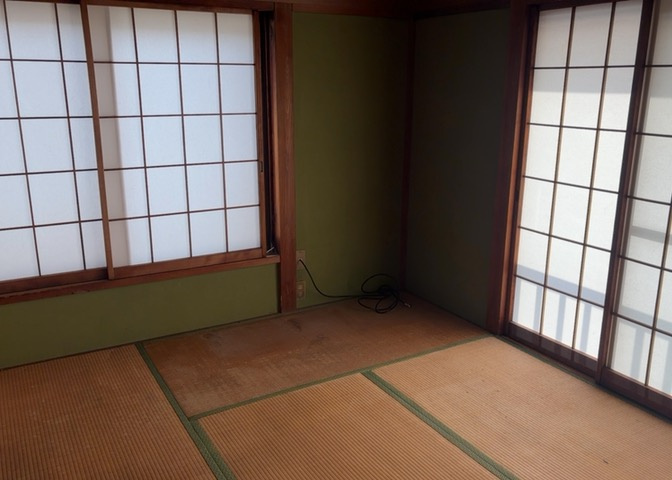 寝室でゆっくりと過ごすためにはベッド周りの適度な空間を担保することや窓の位置、照明の明るさ、寝室の広さなどを考える必要があります。自身や家族の構成とライフスタイルに併せて寝室にする部屋を選びましょう！