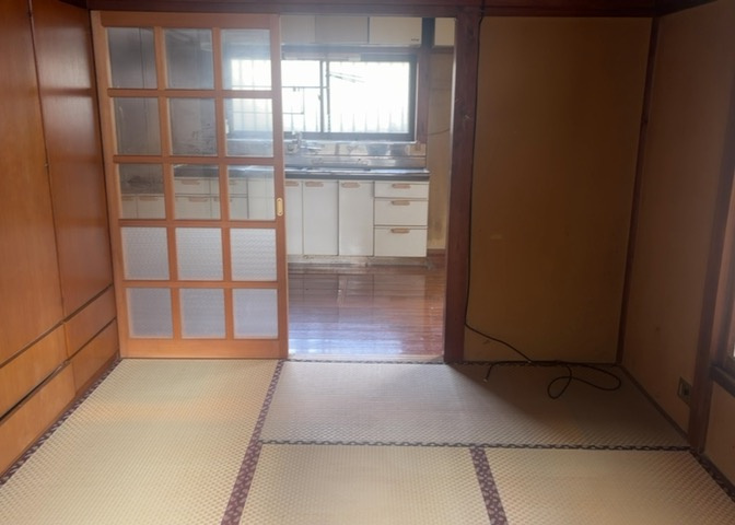 直線タイプはLとDKを一直線に並べた形で対面キッチンのタイプです。一般的なのでよく見かけるかもしれません。直線タイプに似た直接アイランドタイプは、キッチンとダイニングの間に壁がない分広く感じられます。