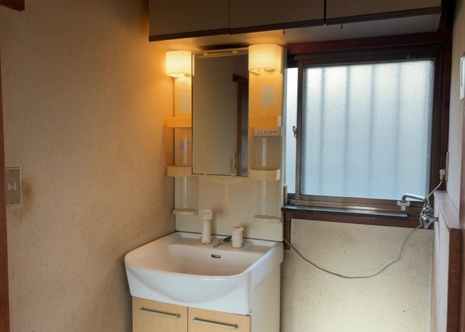 洗面化粧台では顔を洗ったり、身だしなみを整えることが本来の使い方ですが、用途によっては洗面化粧台に求められる機能が違ってくるため、ご自身や家族のライフスタイルに合ったものを選ぶことをおすすめ致します。
