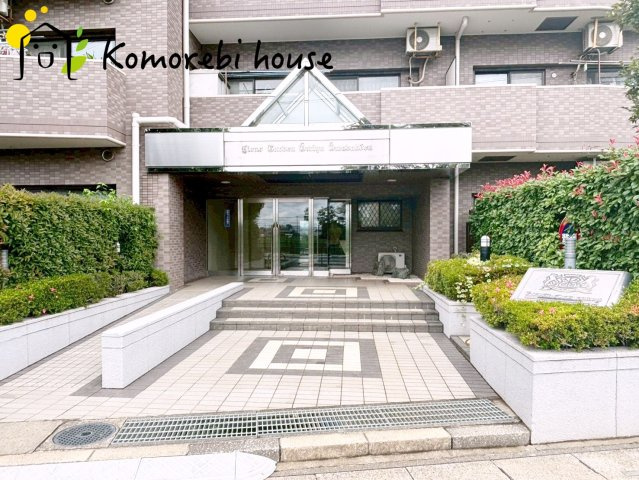 落ち着いたエントランスです