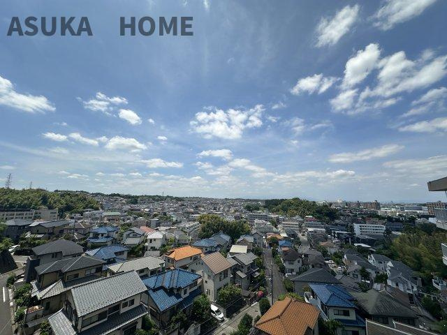 開放感のある気持ちのいい空が見渡せます。通風・採光にも優れ、心地よい時間です♪