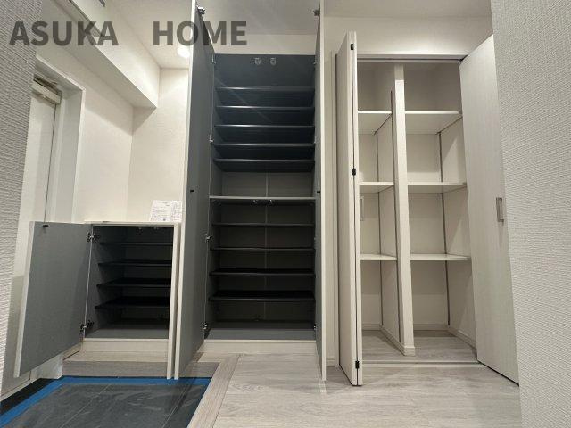玄関収納が充実◎玄関がすっきり整頓されていて気持ちよくお出かけできますね。