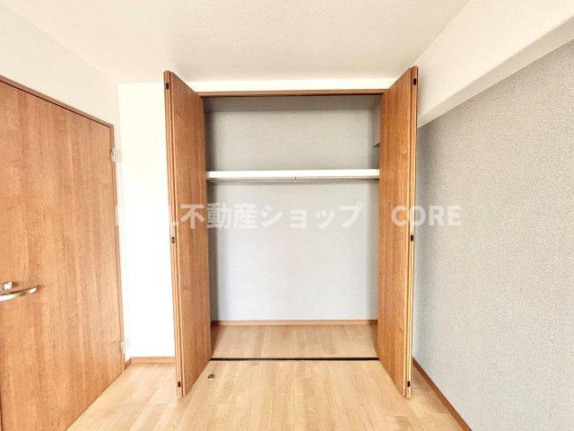 普段着やスーツはもちろんのこと、コート類などもしっかり掛けられます。