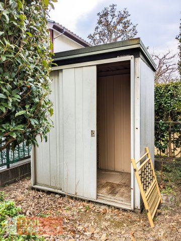 建物裏に倉庫があります！アウトドア用品やタイヤ等の大きいものを収納することができます☆