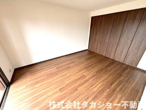 広くて明るい寝室