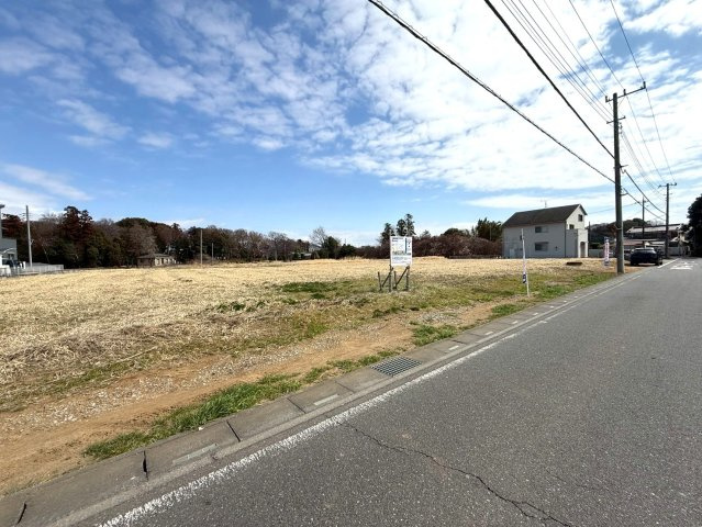 敷地約1228坪・穏やかな住環境です！自然豊かな内牧公園まで徒歩約2分(100ｍ)！資材置場・家庭菜園用地としても検討可！お気軽にお問い合わせください！