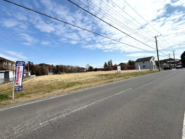 敷地約1228坪・穏やかな住環境です！自然豊かな内牧公園まで徒歩約2分(100ｍ)！資材置場・家庭菜園用地としても検討可！お気軽にお問い合わせください！