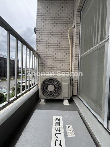 バルコニーが2ヶ所あり生活に便利です。