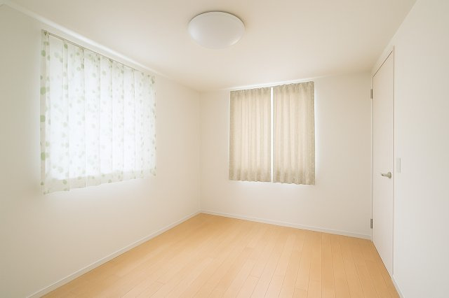 使い勝手のいい洋室です