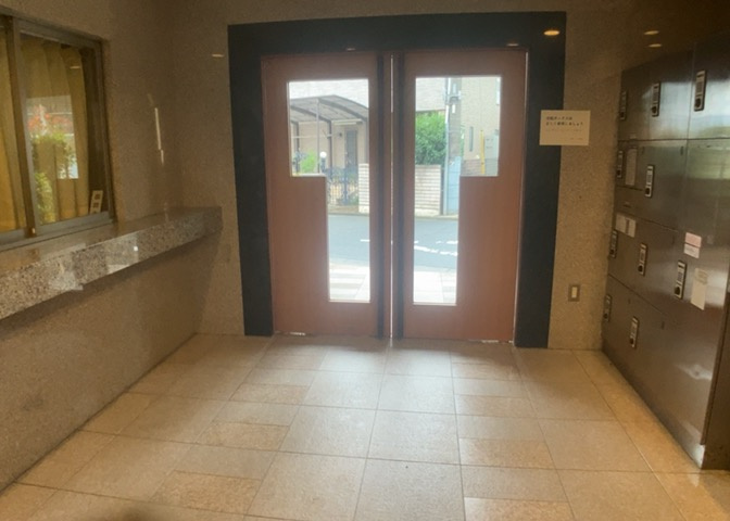 マンションのエントランスには、もともと風よけや防犯の役割がありますが、マンションによって宅配ボックスなどの設備が備わっている所もあります。日々の生活をイメージしながら生活しやすさをチェックしましょう。
