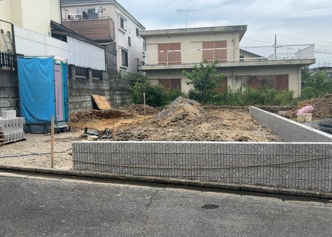 家族でのBBQを行うのであれば3坪程度の広さがあればよいでしょう。ガーデニングや家庭菜園を楽しむ際は、手入れが行き届く範囲にすると安心です。また、庭のある方角や接道が気になる方は事前に確認しましょう。