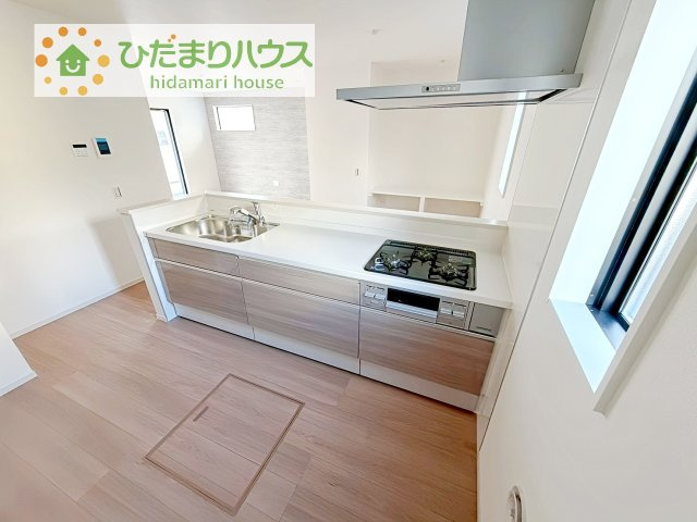 料理をしながらでも、ご家族との会話を楽しめる対面式キッチン♪
