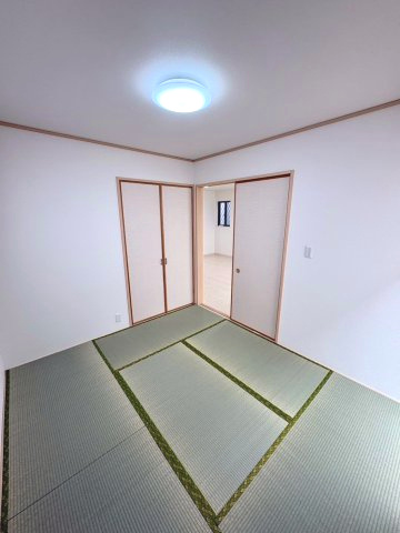 リビングとつながる和室は、生活の幅が広がる便利な空間です。