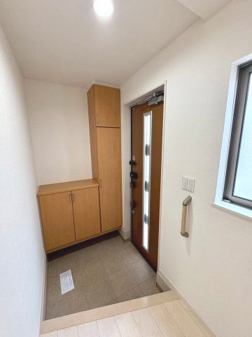 玄関は収納スペースもしっかり確保　いつもきれいな玄関を保つことができます