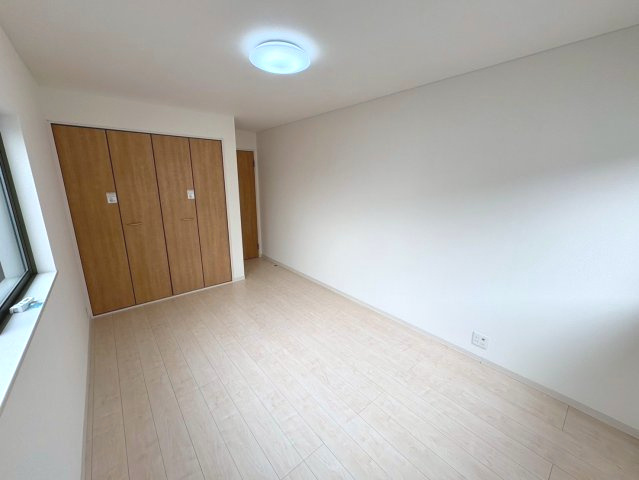 洋室6.7帖・収納付きで、お部屋がすっきり片付きます。