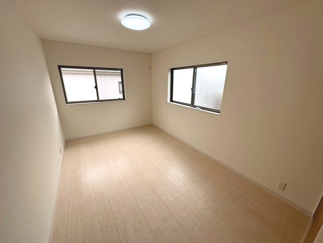 洋室6.7帖・収納付きで、お部屋がすっきり片付きます。